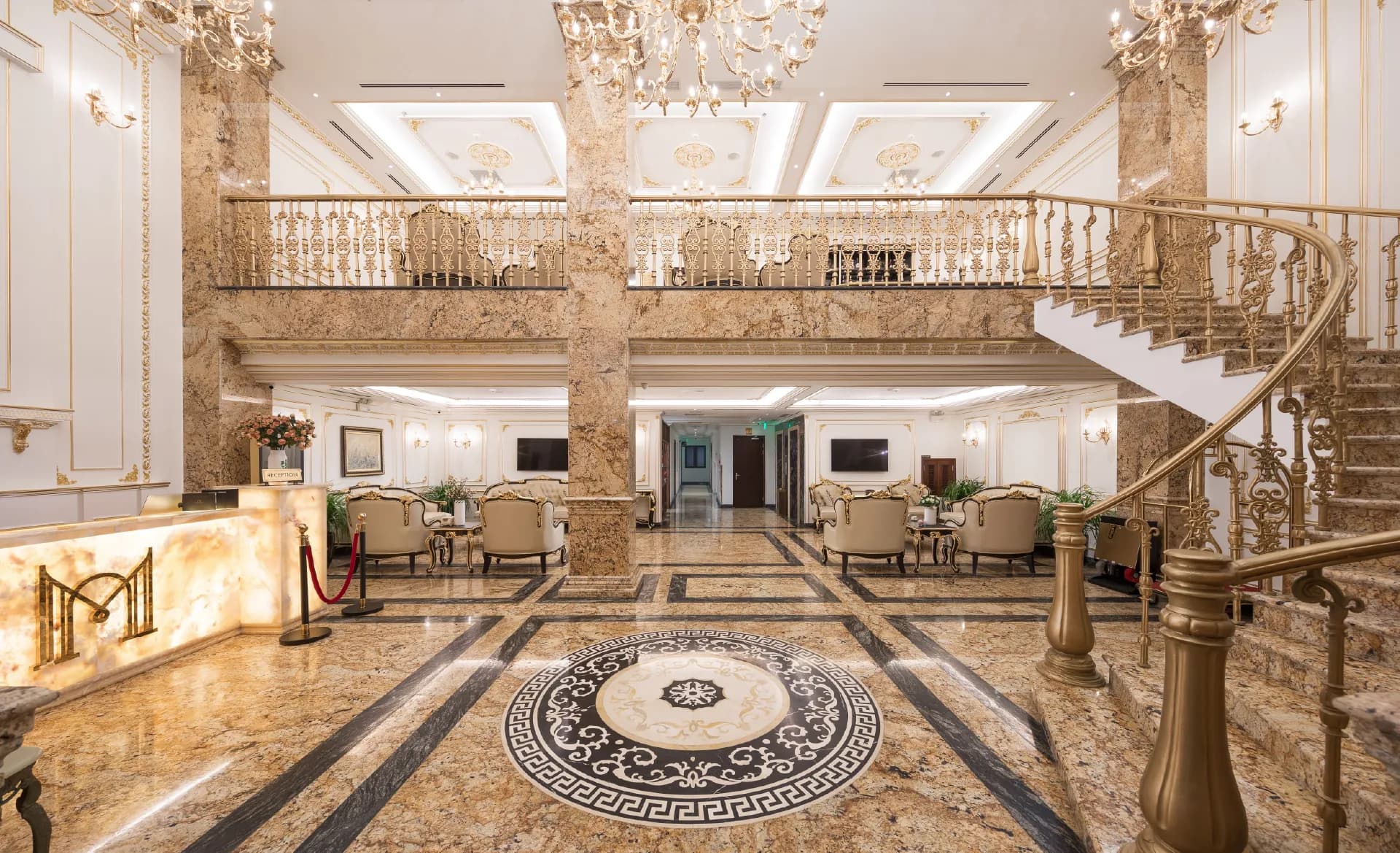 Monarque Hotel